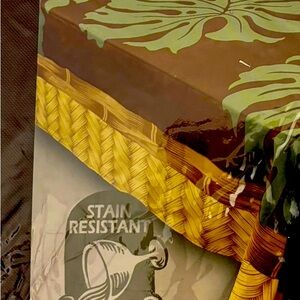 Hawaiian print cloth table cover